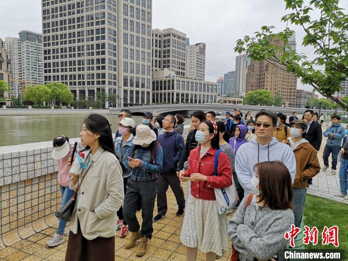 新階層人士走讀黃浦蘇州河沿岸?！》队畋?攝