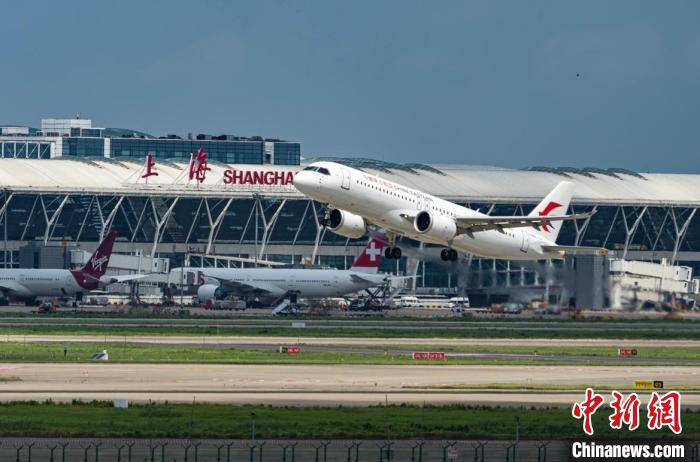 第二架國產(chǎn)C919正式“入列”東航機隊將與首架機搭檔執(zhí)飛滬蓉快線