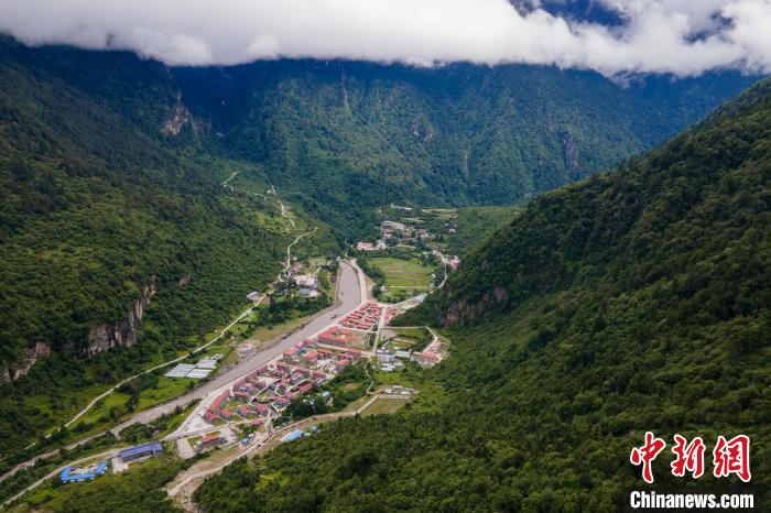 西藏山南勒布溝風光。　江飛波 攝