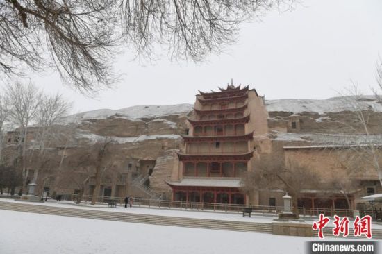 圖為2017年1月拍攝的莫高窟九層樓雪景。(資料圖) 楊艷敏 攝