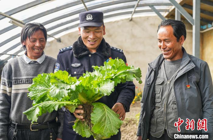 西藏崗巴邊境派出所描繪民族團(tuán)結(jié)美麗新畫(huà)卷