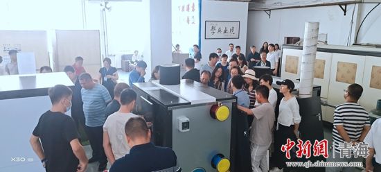 圖為行業(yè)內(nèi)人員進(jìn)行項(xiàng)目參觀。 活動(dòng)主辦方供圖