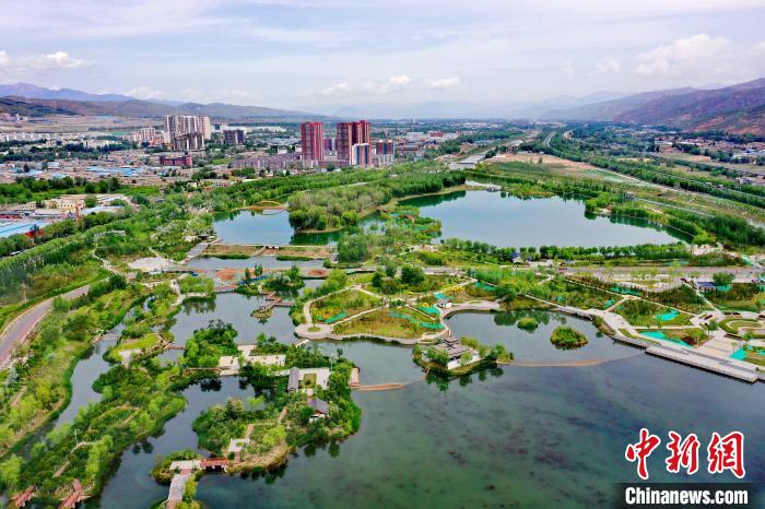 西北城市西寧立生態(tài)文明高地新典范：“一城山水、百園千姿”