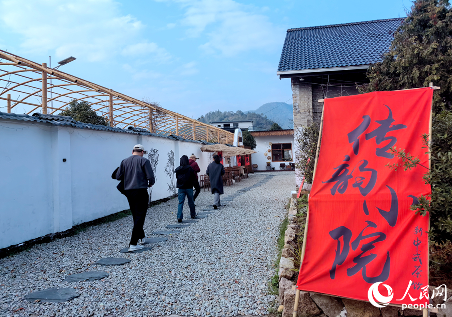 舊茶廠改造后的“傳韻小院”新中式茶館。人民網(wǎng)記者 林曉麗攝
