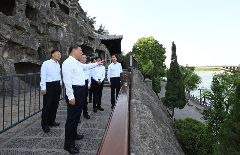 2025年5月19日至20日，中共中央總書(shū)記、國(guó)家主席、中央軍委主席習(xí)近平在河南考察。這是19日下午，習(xí)近平在洛陽(yáng)龍門石窟考察。新華社記者 謝環(huán)馳 攝