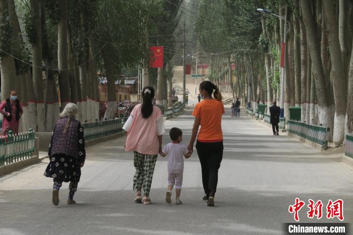 圖為進藏先遣英雄連誓師地原址所在的新疆維吾爾自治區(qū)和田地區(qū)于田縣普魯村現(xiàn)貌?！畛坛?攝