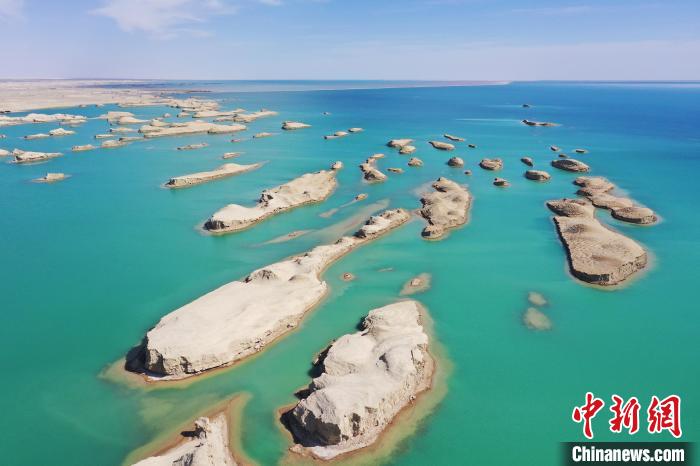 航拍青海大柴旦烏素特水上雅丹奇特景觀?！●R銘言 攝