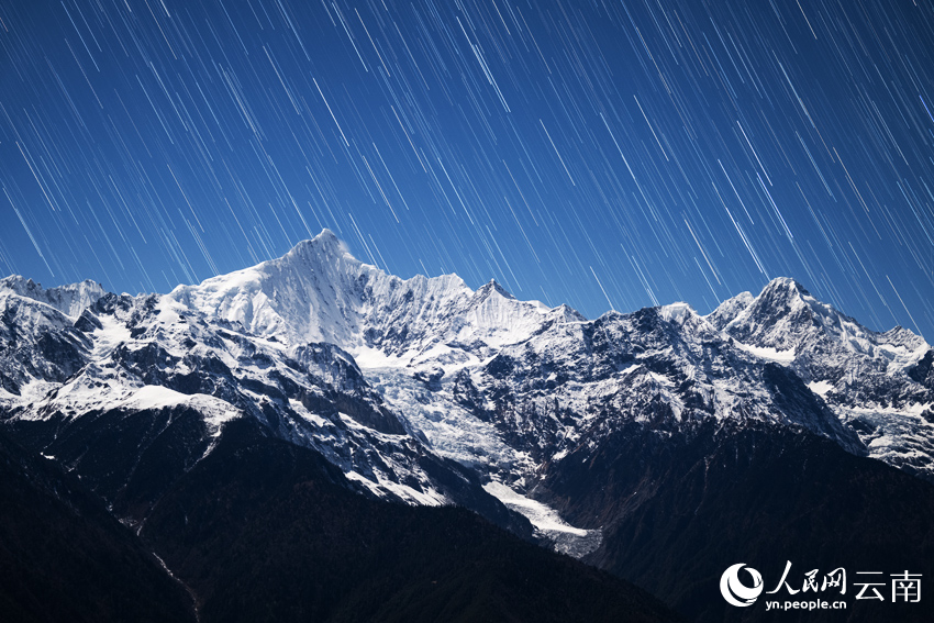 梅里雪山“星河流淌”奇觀。趙一舟攝
