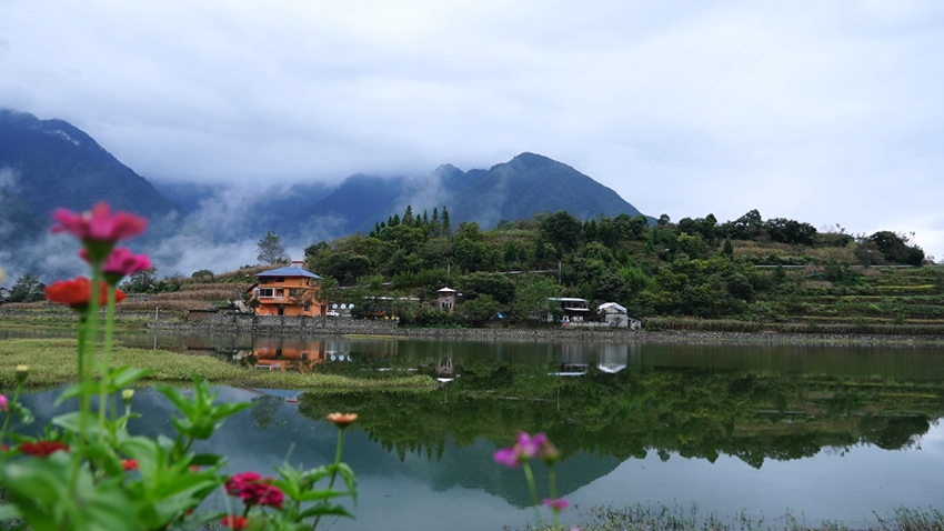 在瀘定感受自然的魅力，體驗(yàn)文化的交融。瀘定縣委宣傳部供圖