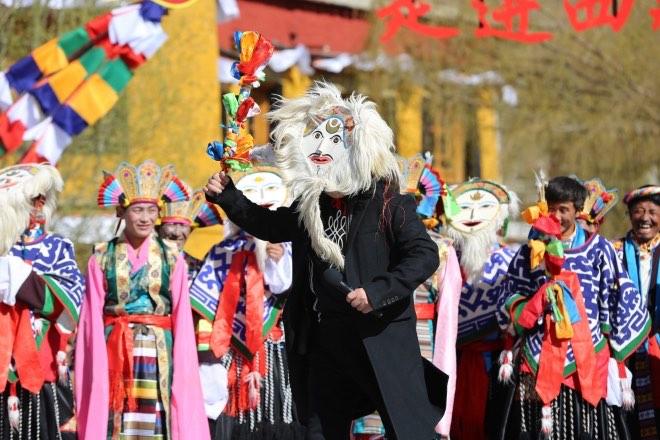 60歲的老奶奶，不會漢語，卻能唱京劇！一曲《北京的金山上》瞬間捕獲了觀眾的心。