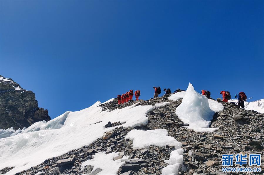 （2020珠峰高程測量）（3）2020珠峰高程測量登山隊抵達海拔6500米的前進營地