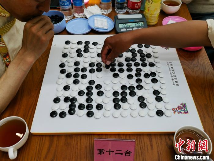 圖為藏棋(久棋)比賽瞬間?！垈?攝