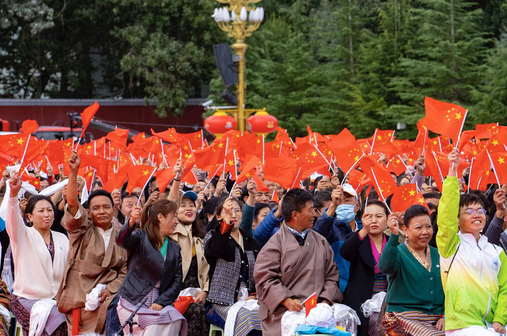 8月19日10時，慶祝西藏和平解放70周年大會在拉薩市布達拉宮廣場隆重舉行。徐馭堯 攝