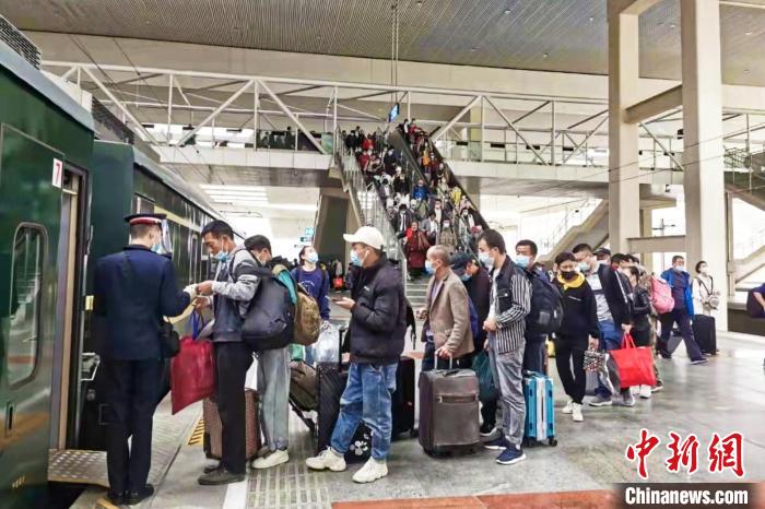 西藏進入“藏歷新年時間”拉薩增開臨時旅客列車應對出行高峰