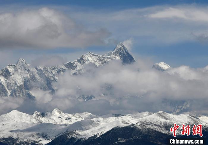 2月17日，西藏林芝色季拉山觀景臺拍到的南迦巴瓦峰?！±盍?攝