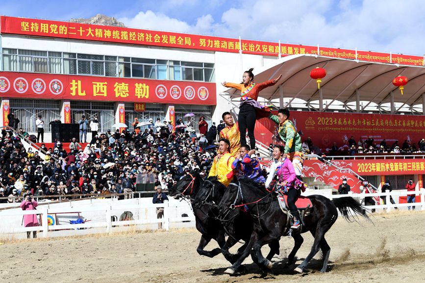 藏歷新年，精彩的馬術(shù)表演。潘多攝