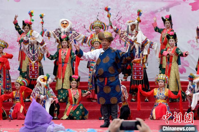 3月28日，西藏林芝第二十屆桃花旅游文化節(jié)開幕式上的文藝表演?！±盍?攝